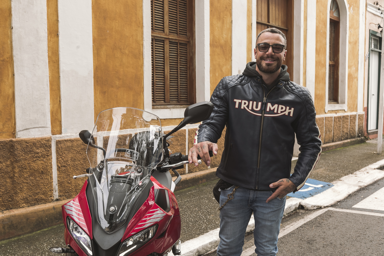 No momento, você está visualizando Triumph anuncia Felipe Titto como novo official rider da marca no Brasil