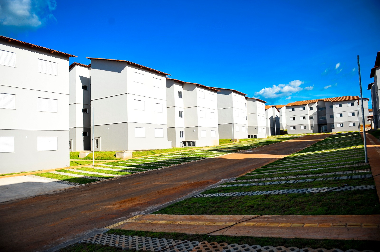 Você está visualizando atualmente Governo de Goiás entrega 300 moradias em Aparecida de Goiânia