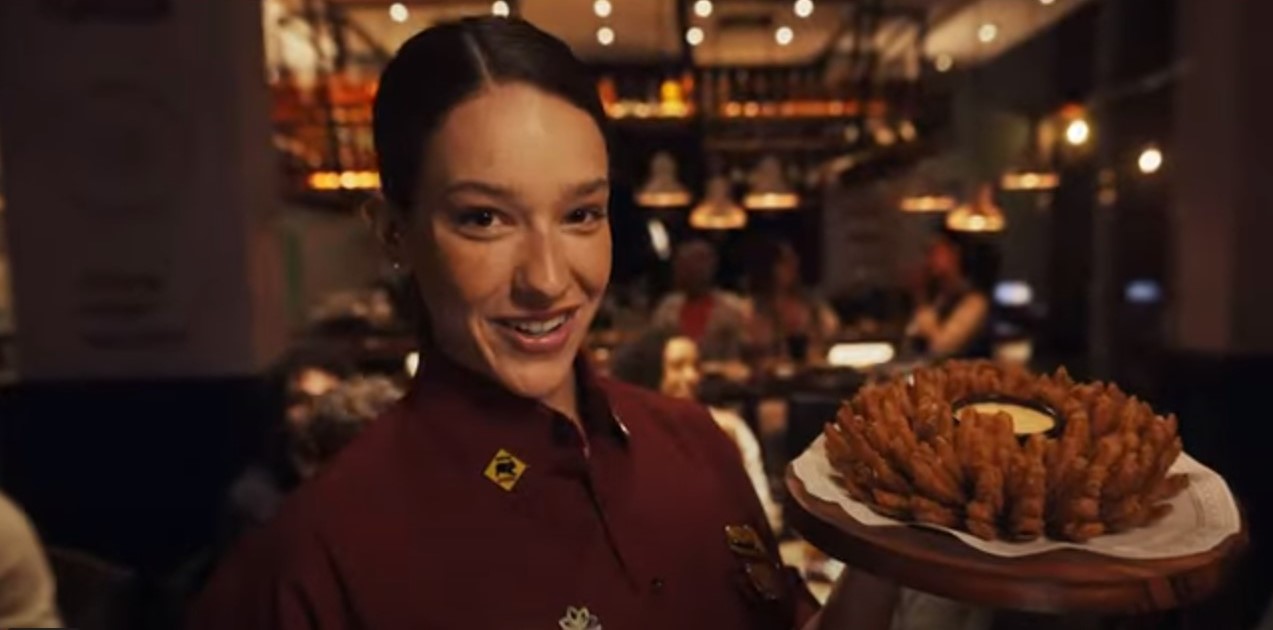 No momento, você está visualizando Outback lança campanha musical e incentiva que qualquer ocasião pode ser motivo de comemoração