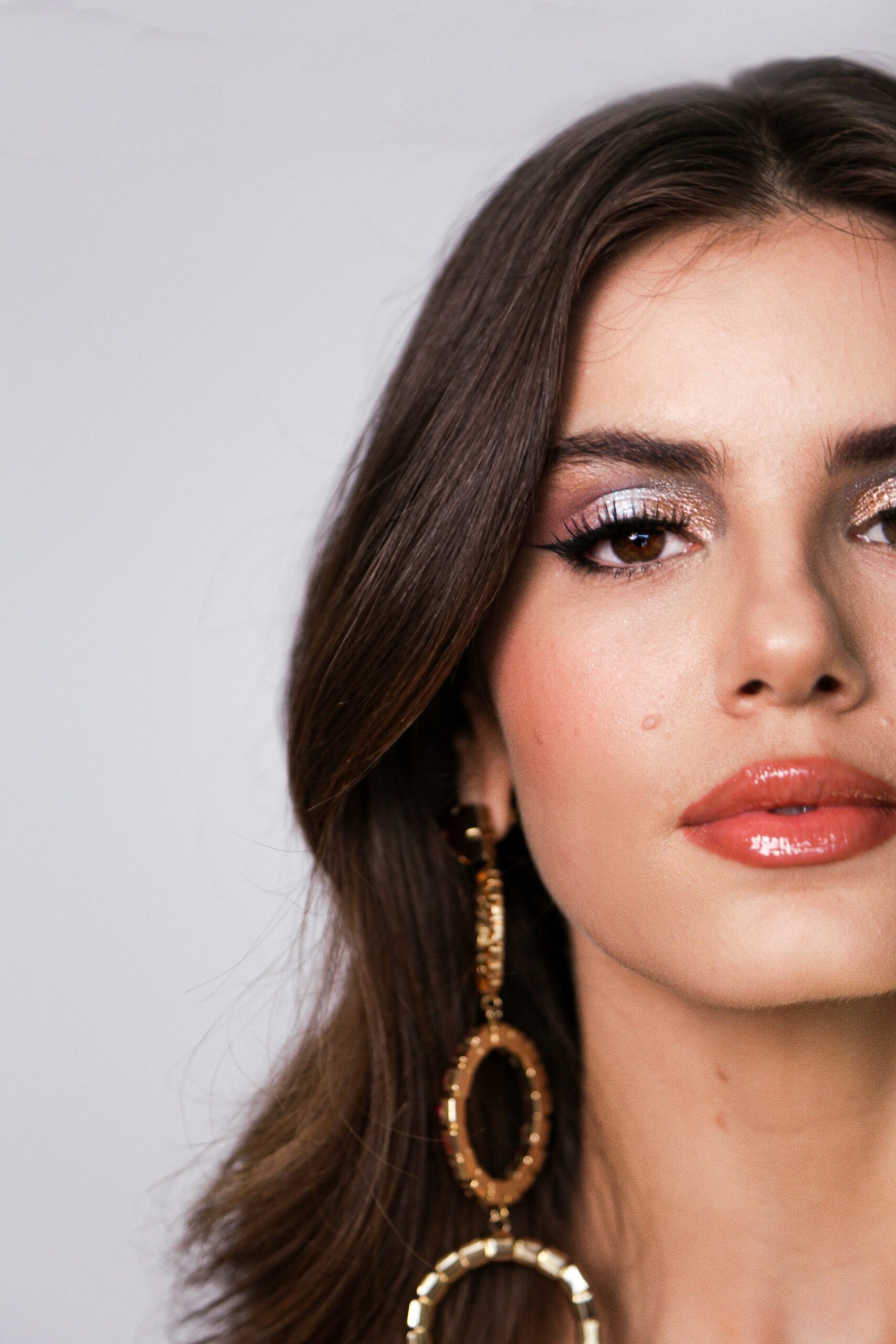 No momento, você está visualizando Em parceria com Eudora, Camila Queiroz marca presença no Camarote N1, na Sapucaí