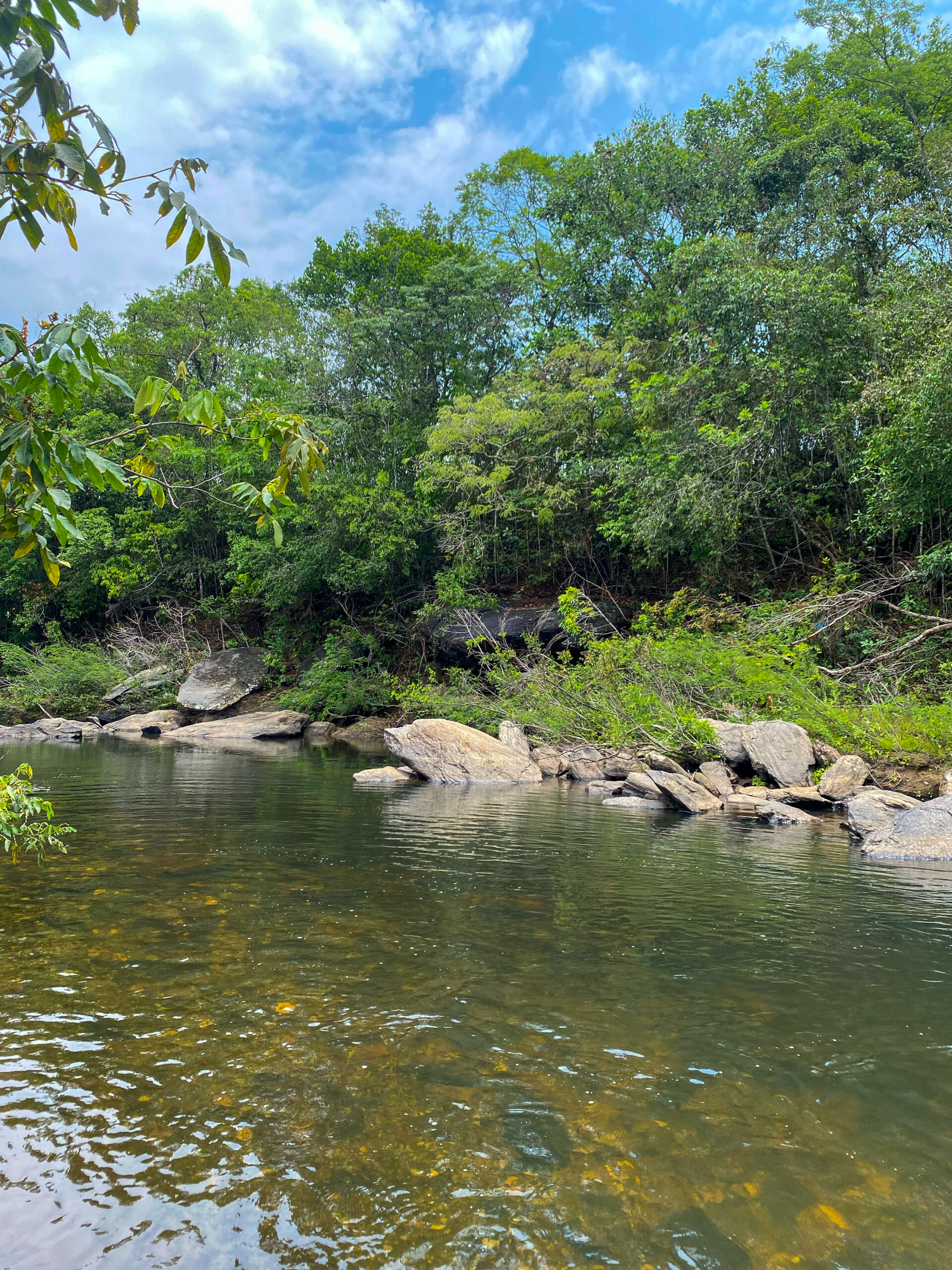 Você está visualizando atualmente Rio Corumbá: um trajeto de belezas naturais, mas também de desenvolvimento