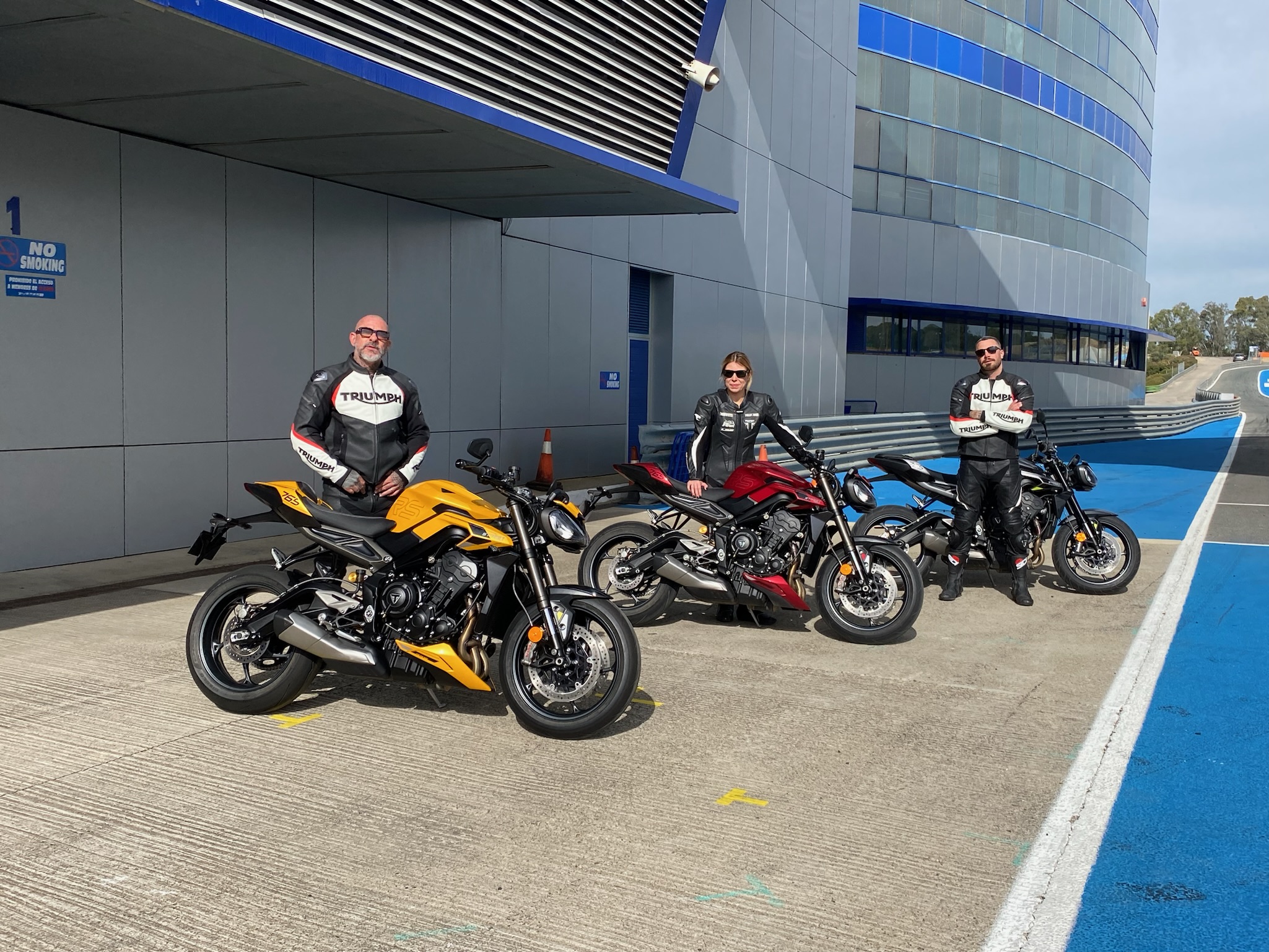 No momento, você está visualizando <strong>Triumph realiza “Street Triple Press Ride” em Jerez de la Frontera e conta com presença de embaixadores da marca no Brasil</strong>