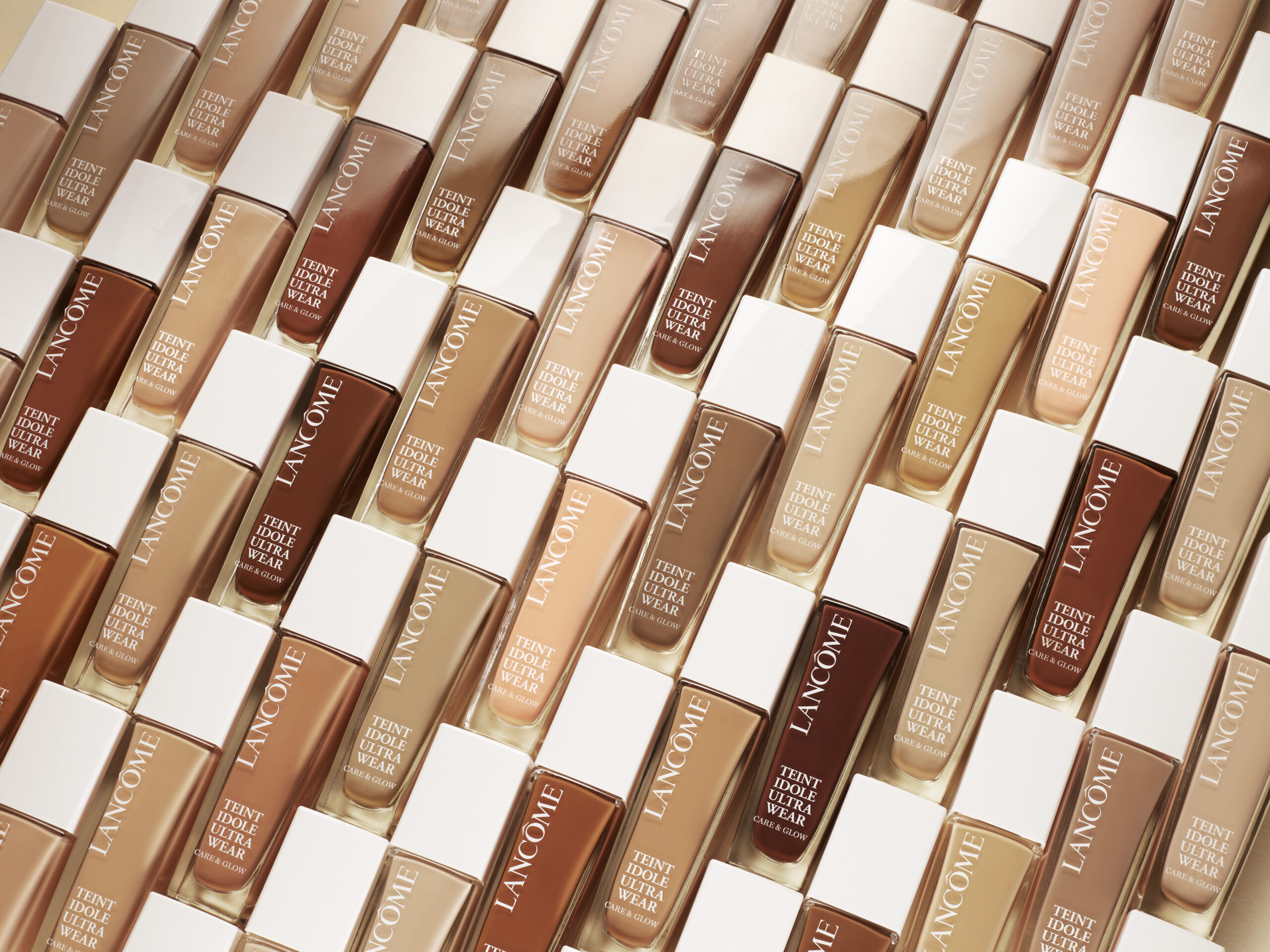 No momento, você está visualizando Lancôme apresenta Teint Idole Ultra Wear Care & Glow, base com fórmula inovadora com ativos de skincare, para uma pele radiante e bem tratada
