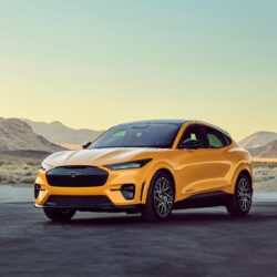 Ford Mustang Mach-E recebe nota máxima de segurança do IIHS nos EUA