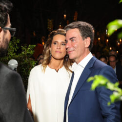 Karla Marques Felmanas e Marcelo Felmanas celebram Bodas de Prata ao som de Ivete e sob a benção do Padre Fábio de Melo