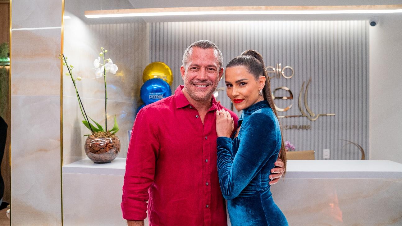 No momento, você está visualizando Deborah Secco, Malvino Salvador e famosos comparecem a coquetel da Mais Cabello em Ipanema