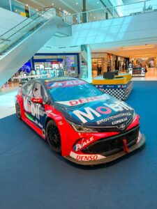 Leia mais sobre o artigo StockCar: carro de Barrichello embala experiência no shopping
