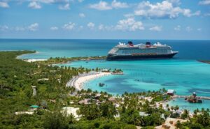 Leia mais sobre o artigo Disney Cruise Line anuncia viagens inaugurais para novo destino de ilha durante o verão de 2024