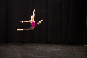 Leia mais sobre o artigo Bailarinos do Basileu França vencem competição internacional
