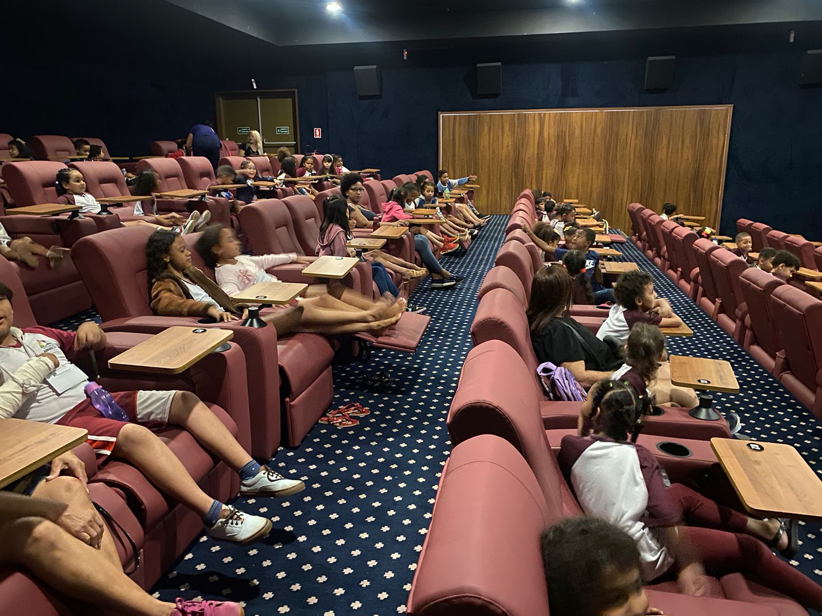 Você está visualizando atualmente Projeto social leva crianças e adolescentes ao cinema, com entrada gratuita
