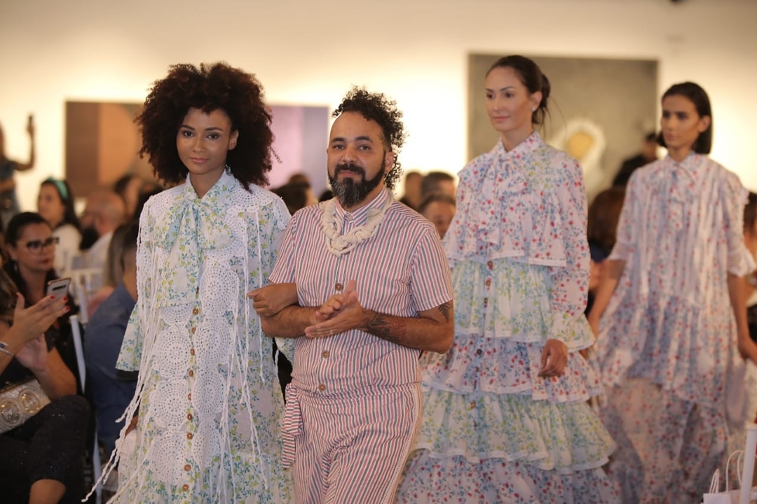 No momento, você está visualizando Theo Alexandre, revelação do Cerrado Fashion Week, se apresenta pela terceira vez no SPFW, com sua marca Thear