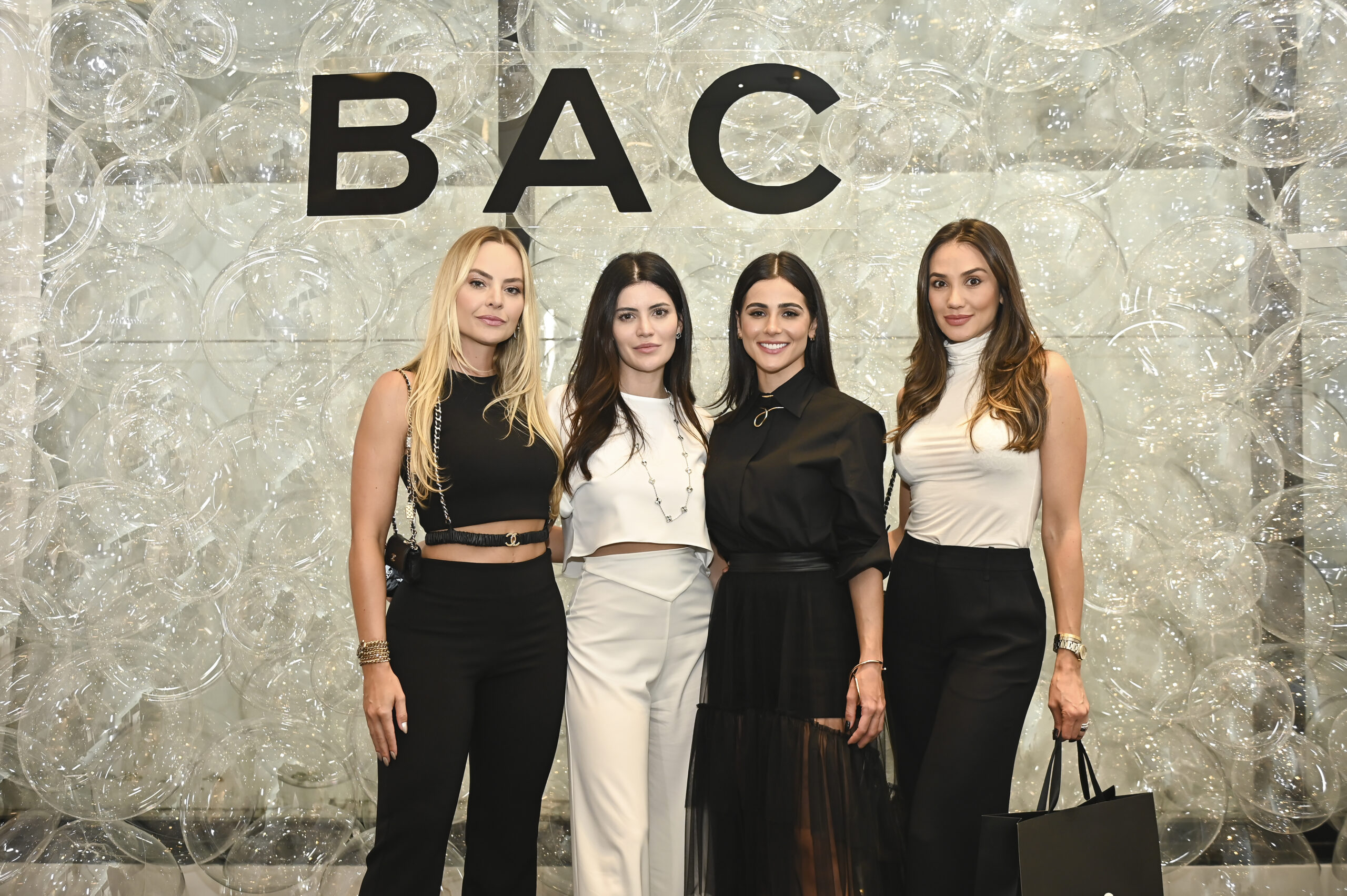 No momento, você está visualizando BAC apresenta a coleção de lançamento da marca, em um coquetel para amigas e clientes