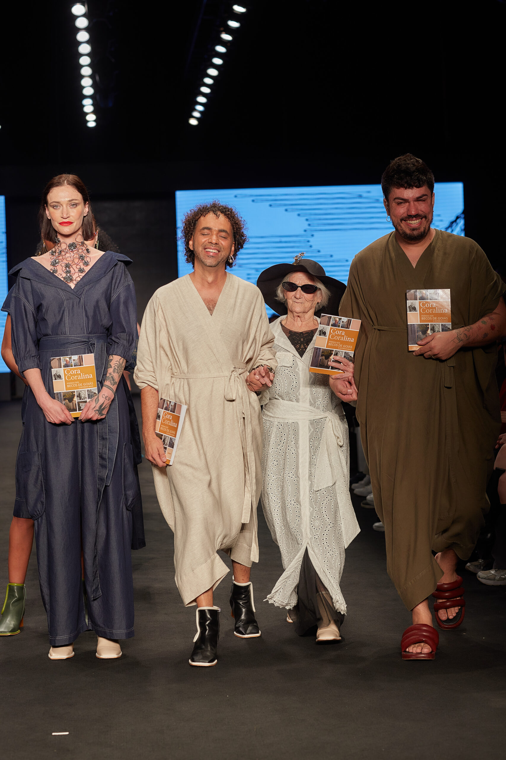 No momento, você está visualizando Thear Vestuário traz na Coleção “Todas as Coras” passado e presente com laise ornamentados com guipir, camadas, transparência e denim