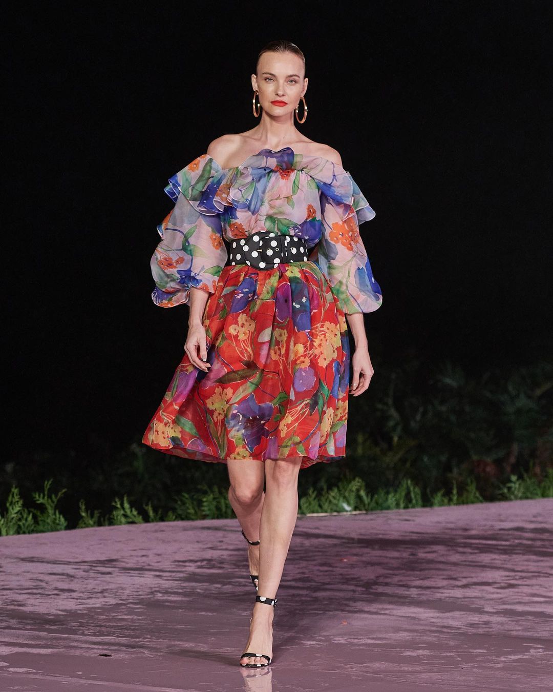 Você está visualizando atualmente Tropicalismo  no Desfile de Carolina Herrera no Rio de Janeiro