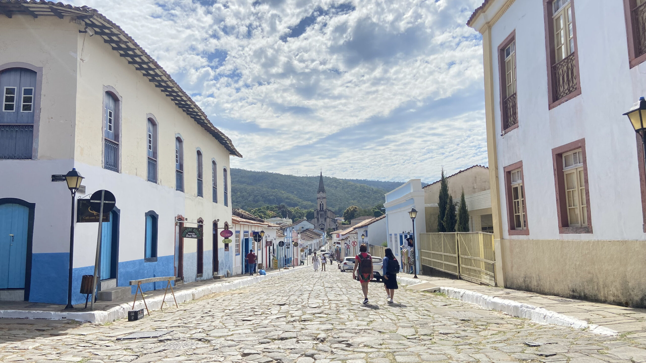 Você está visualizando atualmente Fica aquece comércio e rede hoteleira da Cidade de Goiás