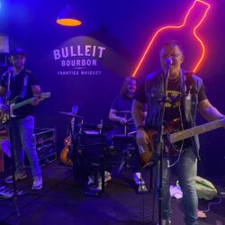 Banda Vibbe garante pop rock para o feriado goiano