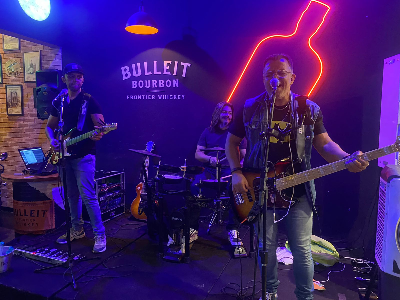 No momento, você está visualizando <em>Banda Vibbe garante pop rock para o feriado goiano</em>