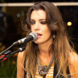Rock’n’roll hits com Cejane Verdejo e banda