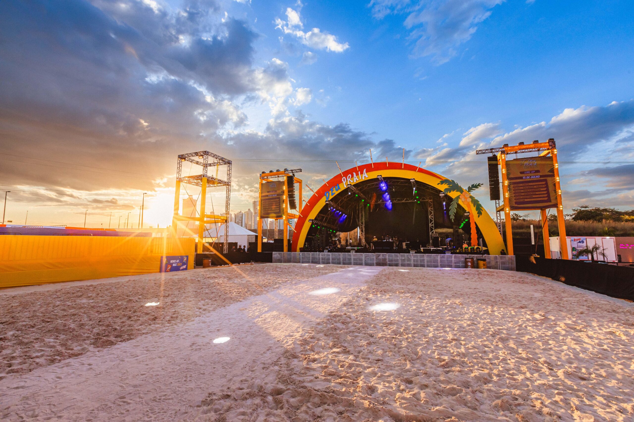 No momento, você está visualizando Deu Praia 2023: segunda semana do festival será marcada por shows de Maneva, Projota, Paulo & Nathan, Tomate, Seu Jorge e diversas atrações teatrais e esportivas