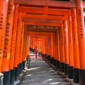Leia mais sobre o artigo Santuário Fushimi Kyoto, lugar que nos Inspiram a autodescobertas
