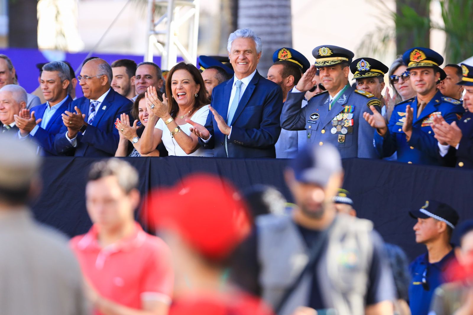 Você está visualizando atualmente <em>Caiado prestigia desfile cívico-militar em comemoração ao 7 de Setembro</em>