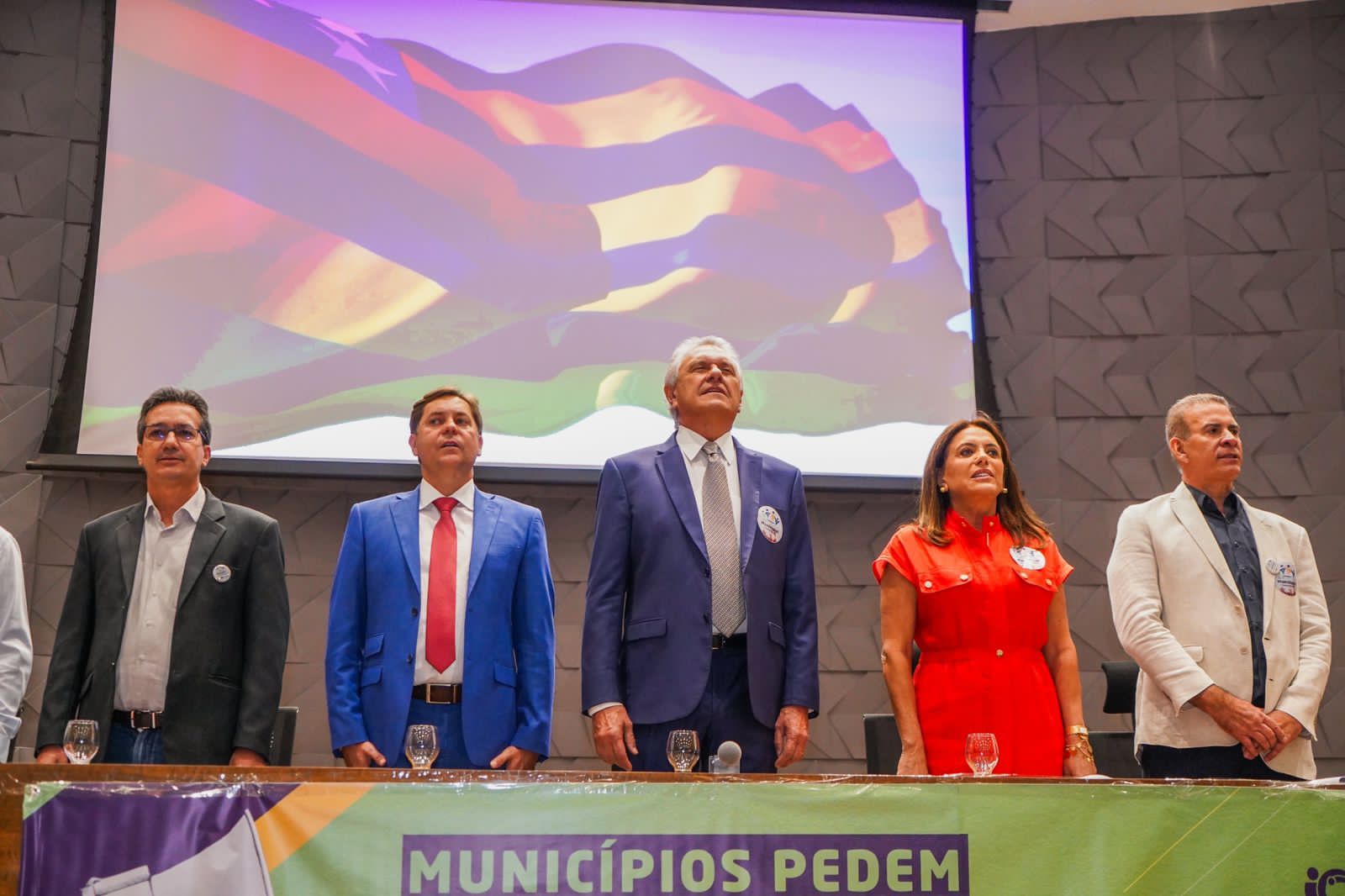 No momento, você está visualizando <em>Goiás vai liberar R$ 66 milhões em emendas para municípios neste mês</em>