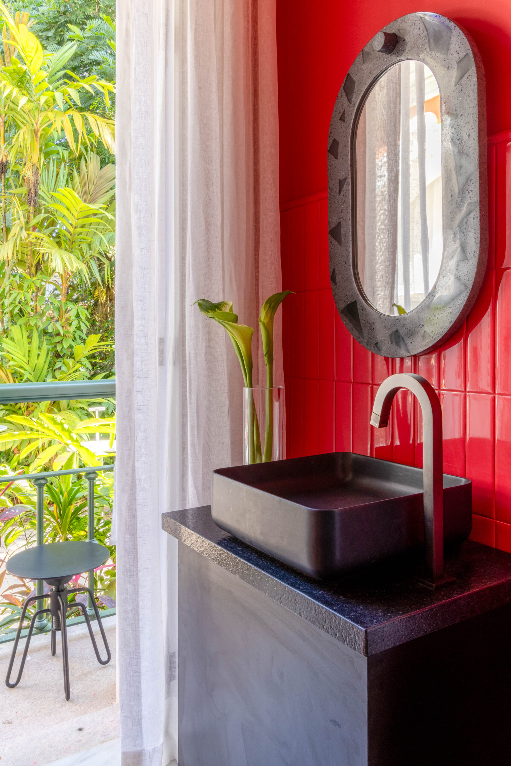 No momento, você está visualizando Arquiteto Mais Jovem da CASACOR Rio, Tom Castro Estreia Assinando a Galeria + Lavabo