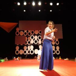 Miá Mello apresenta ‘Mãe Fora da Caixa’ em Goiânia