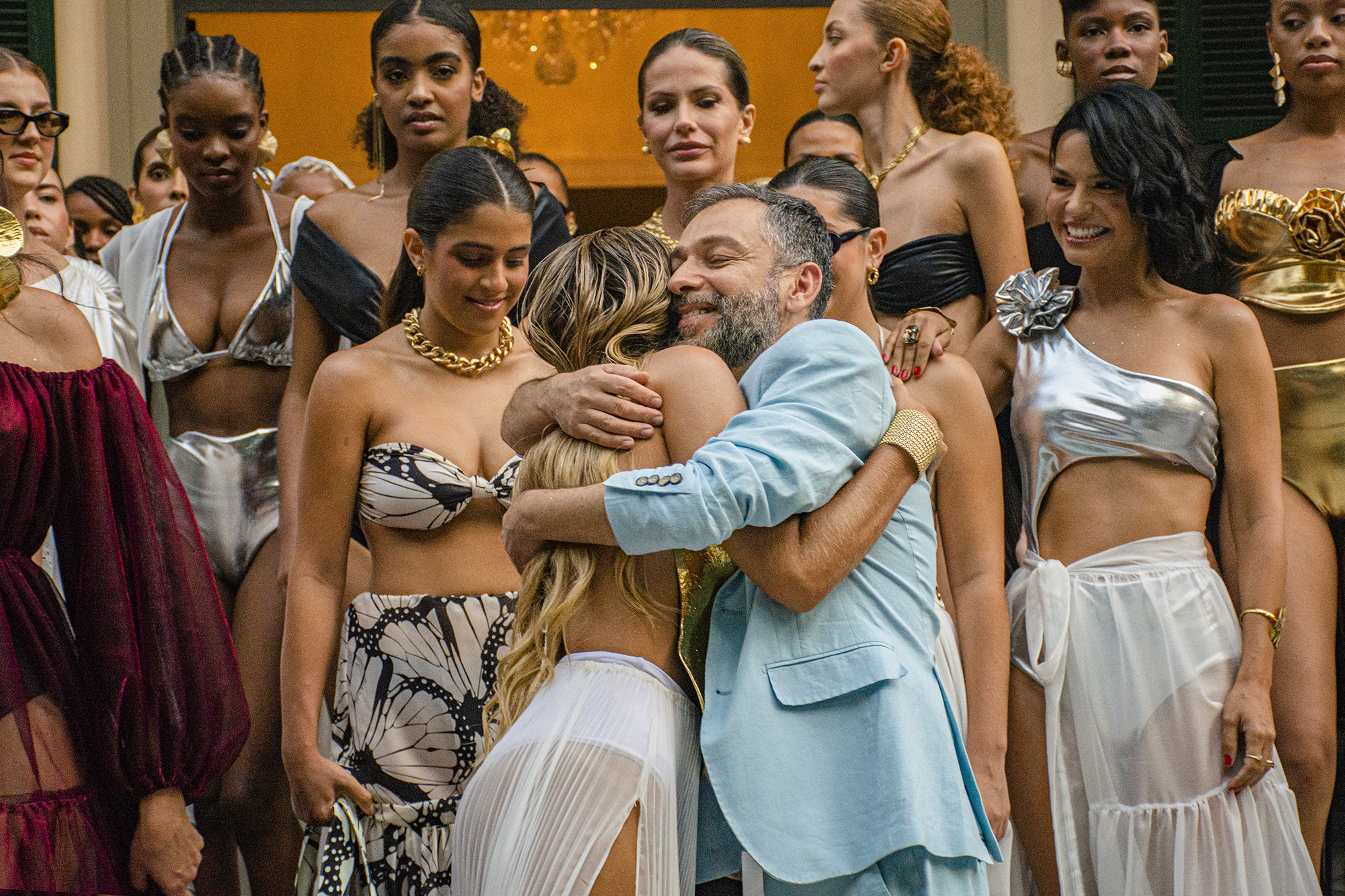 No momento, você está visualizando Brizza Arezzo participou de desfile de lançamento da nova collab entre Arnaldo Ventura e Nicole Dantas