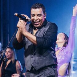 Raça Negra se apresenta no Arena Multiplace