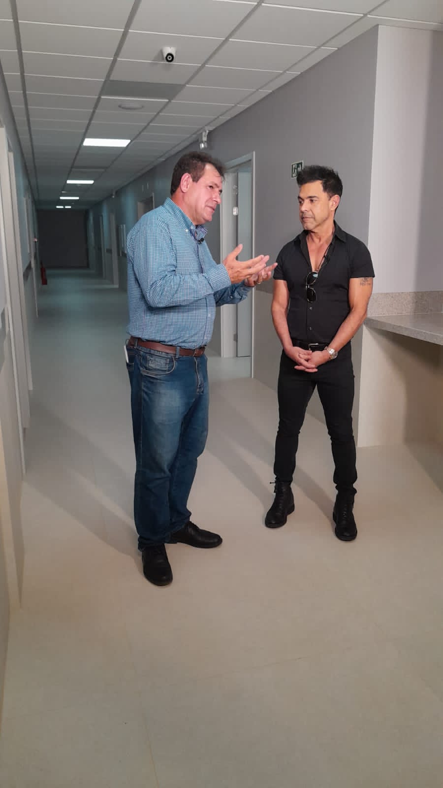 No momento, você está visualizando <em>Zezé Di Camargo visita Hospital de Câncer Francisco Camargo e conclama público a se engajar com o projeto</em>