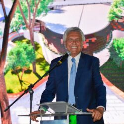 Caiado assina ordem de serviço e diz que devolverá Lyceu de Goiânia às suas origens