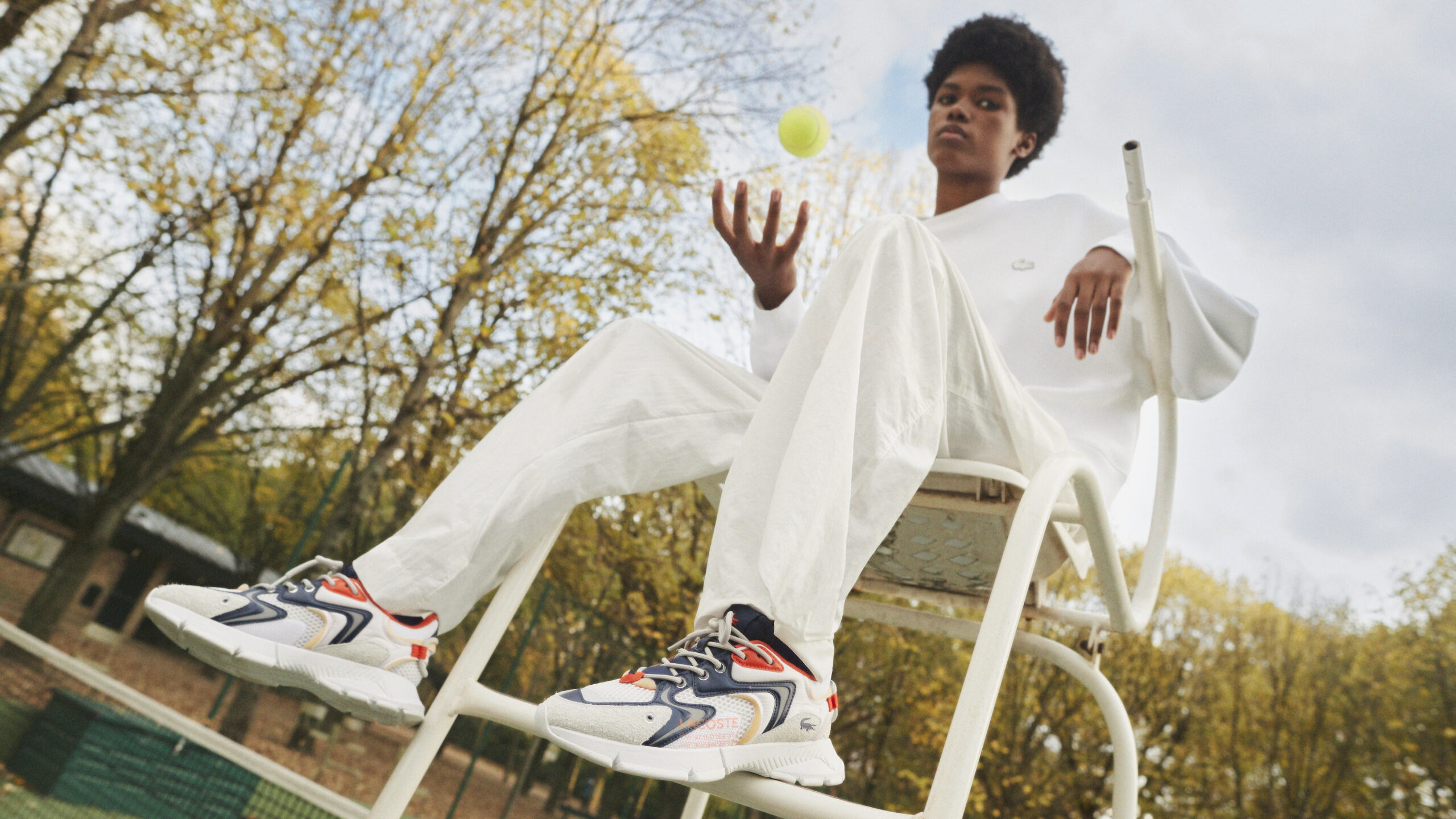 No momento, você está visualizando Com cores inéditas e visual renovado, Lacoste apresenta L003 NEO