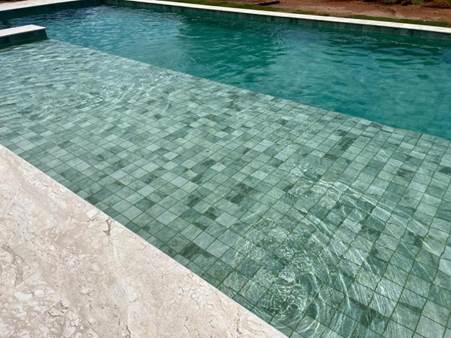 Você está visualizando atualmente Mármore Travertino- opção inteligente para borda de piscina