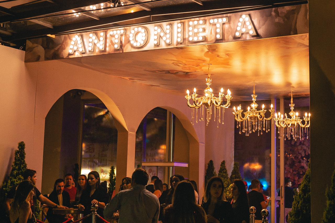 No momento, você está visualizando Antonieta Restaurant celebra aniversário de dois anos com evento temático