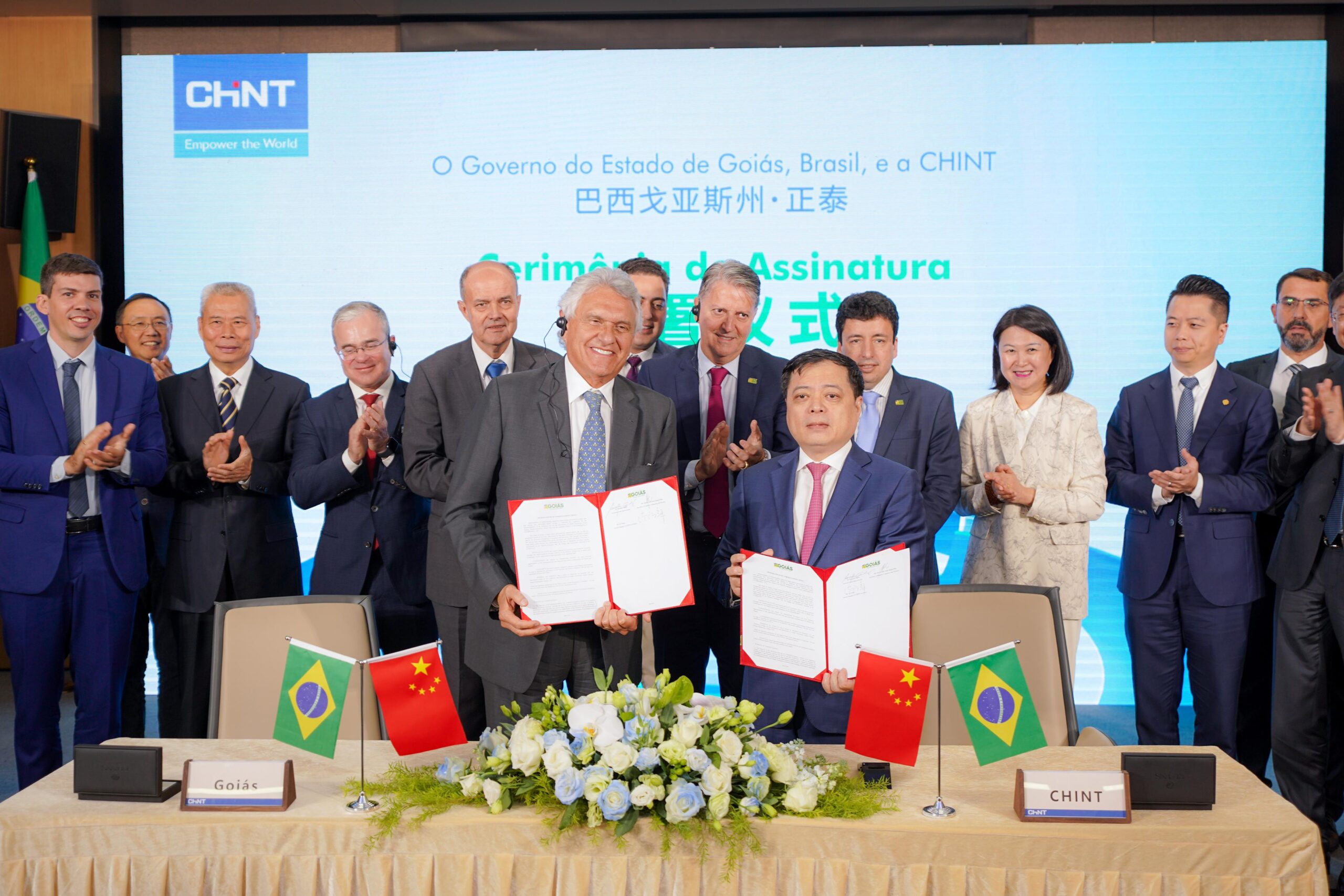 No momento, você está visualizando <em>Caiado assina contrato e traz gigante chinesa para Goiás</em>
