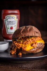 Leia mais sobre o artigo Cão Véio Goiânia desenvolve hambúrguer de angus exclusivo para o Burger Fest 2023
