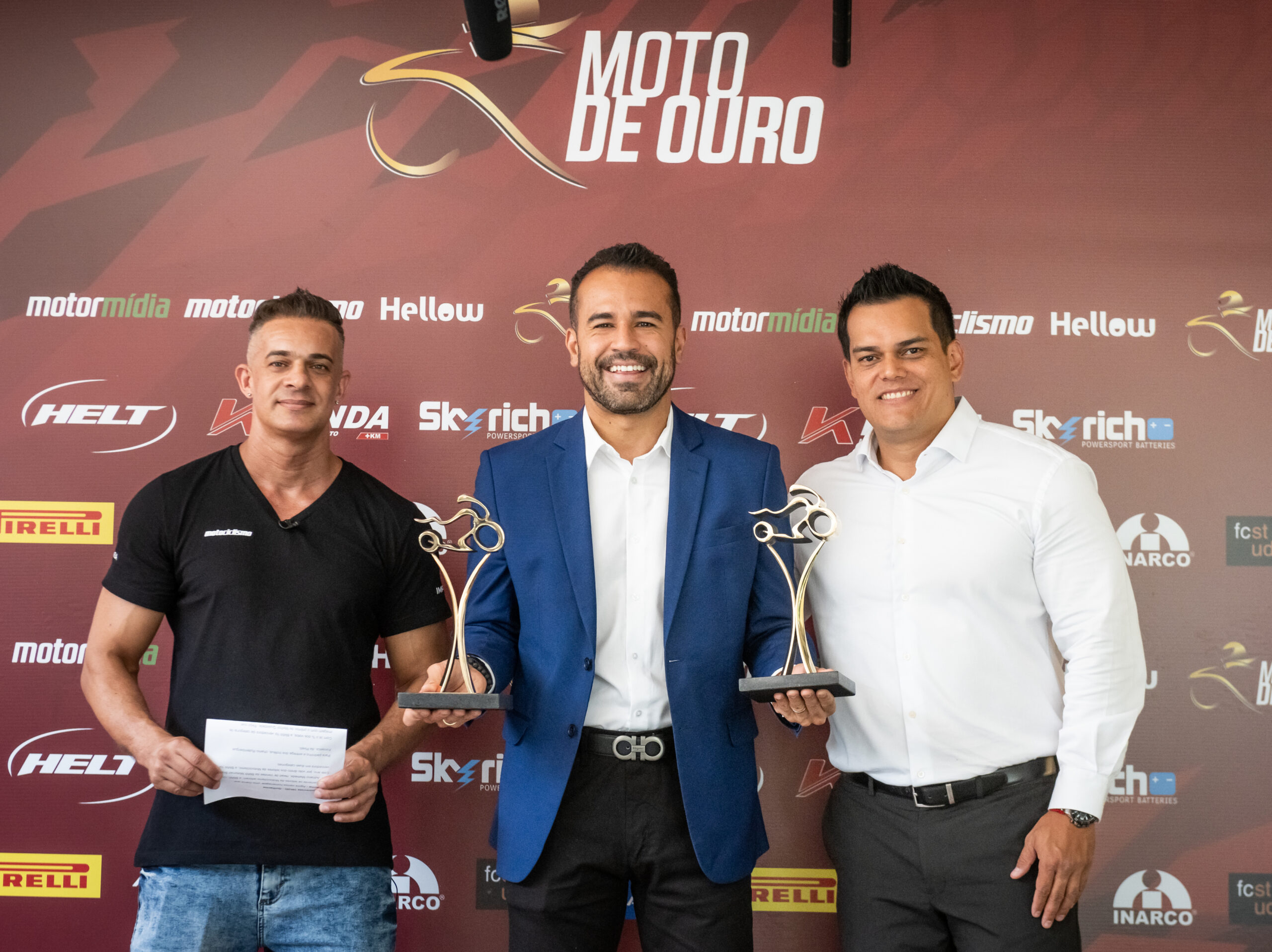 Você está visualizando atualmente BMW Motorrad celebra 2023 colecionando troféus