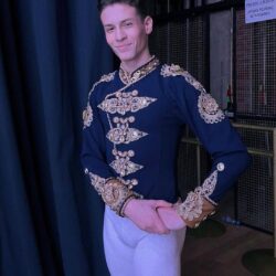 Bailarinos goianos embarcam para um dos principais festivais do balé mundial, na Suíça