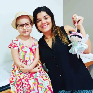Leia mais sobre o artigo <strong>Paciente de 11 anos escreve carta de agradecimento a médica após finalizar tratamento contra leucemia</strong>