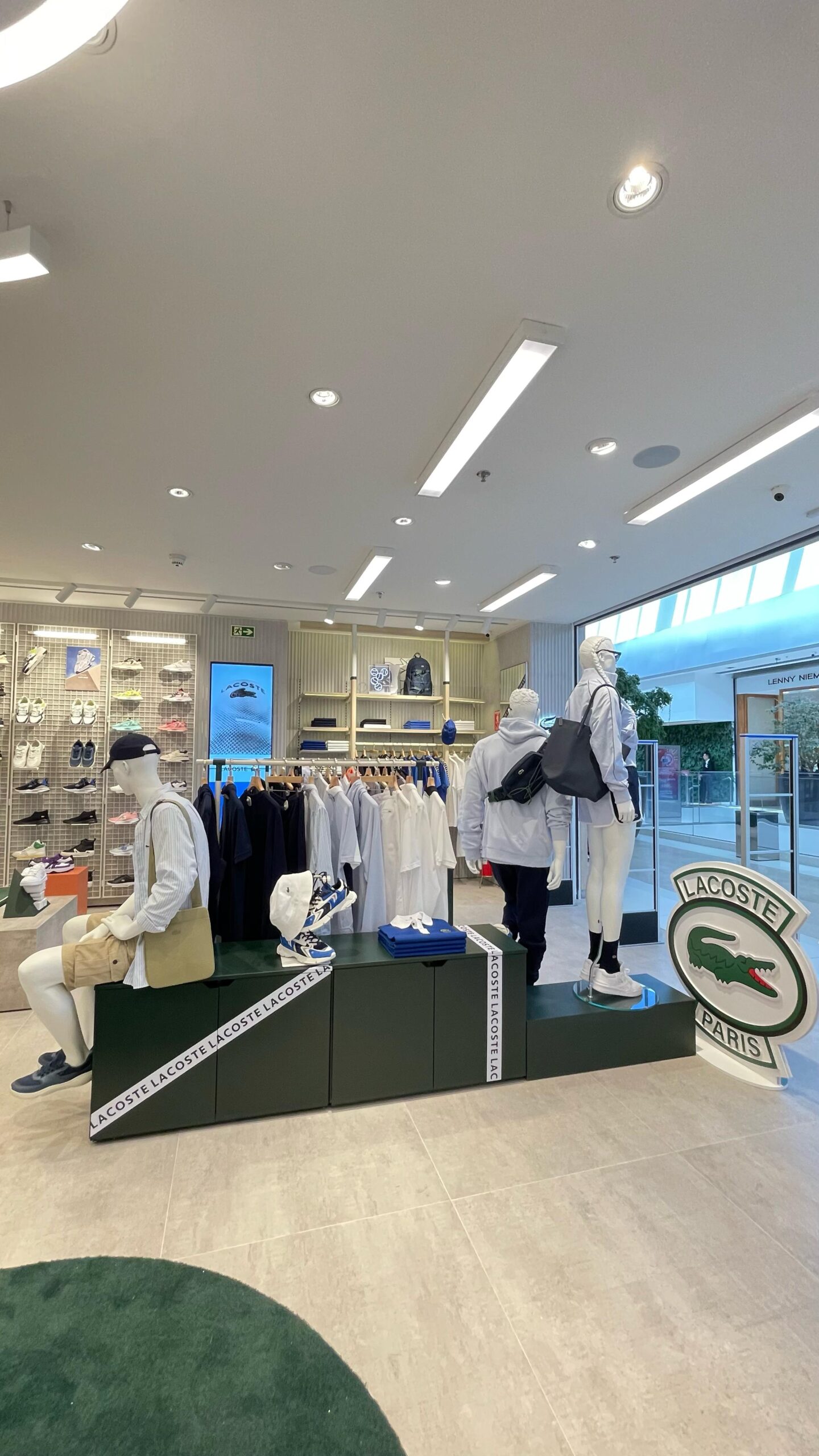 No momento, você está visualizando <strong>Lacoste reabre loja no shopping Flamboyant</strong>