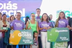 Leia mais sobre o artigo <em>Goiás Social Mulher oferece mais de 40 serviços gratuitos ao público feminino na Praça Cívica</em>