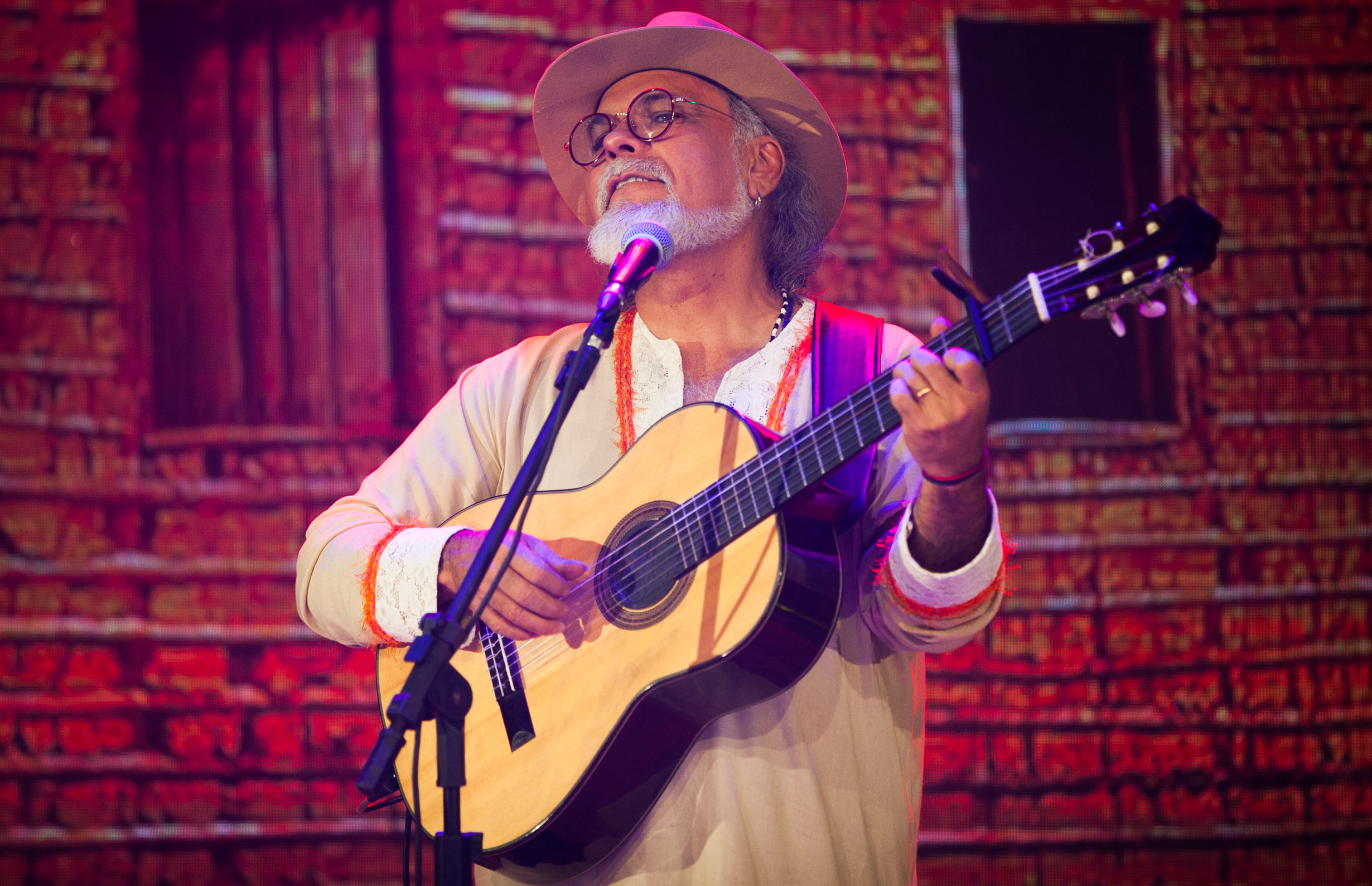 No momento, você está visualizando Cantor e compositor Pádua e violeiro Almir Pessoa abrem Luau da Liberdade nesta sexta, 22 de março