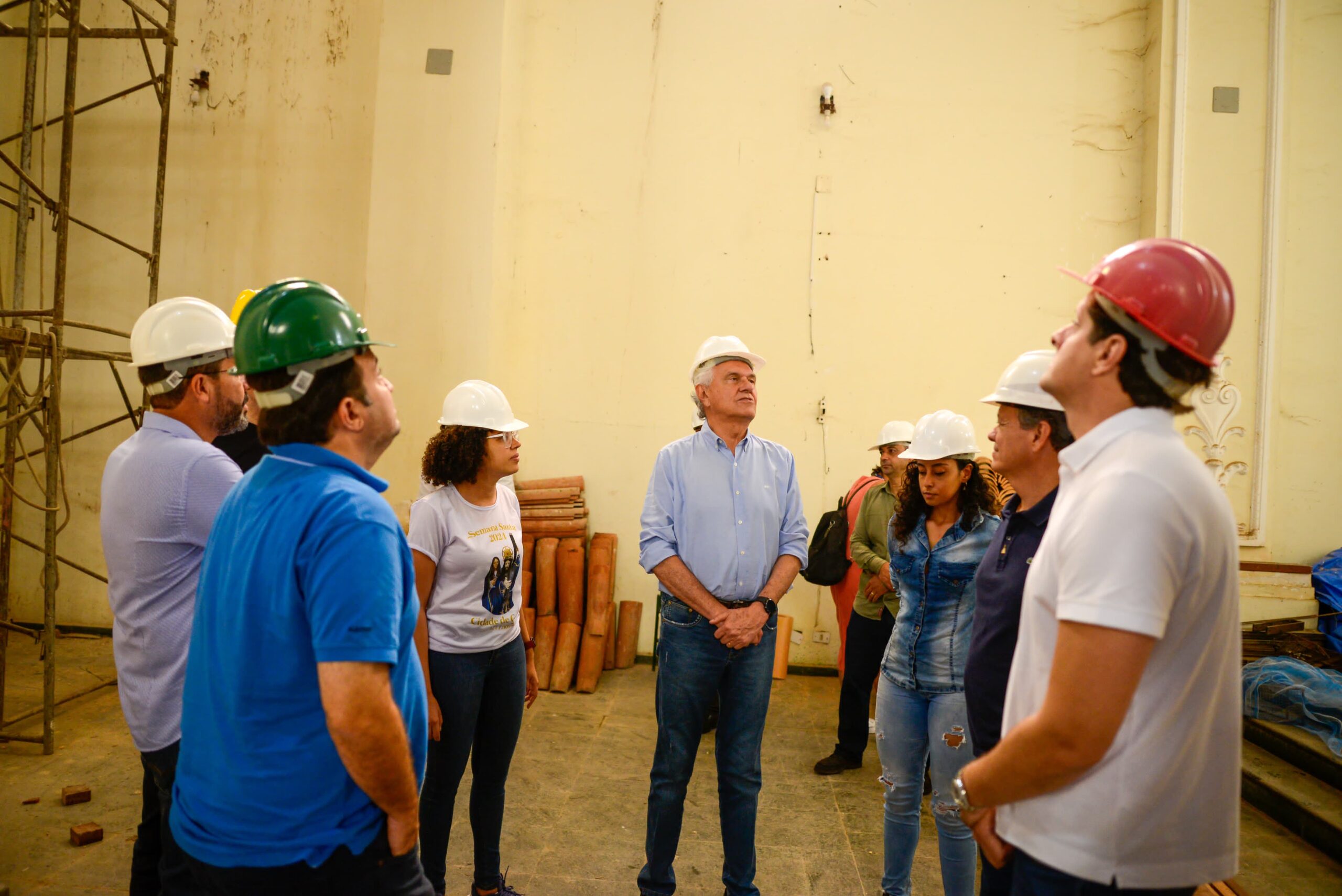 Você está visualizando atualmente <em>Caiado vistoria obras de restauração da Catedral de Sant’Ana, na cidade de Goiás</em>