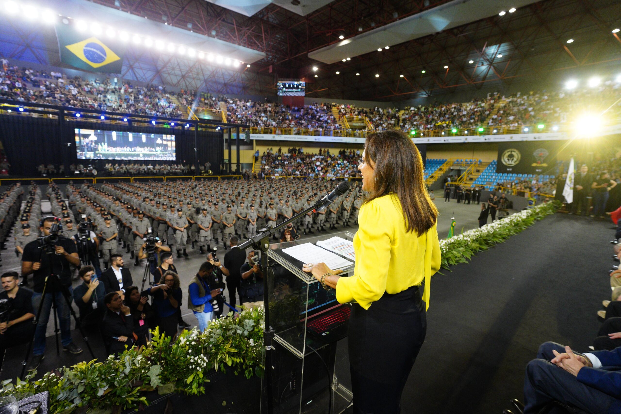 Você está visualizando atualmente Primeira-dama Gracinha Caiado representa o governador na solenidade de formatura dos novos PMs: “Com a vitória de vocês quem ganha é toda a sociedade”