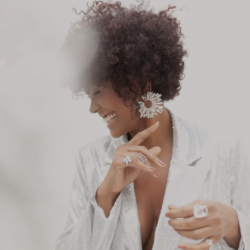 Isabel Fillardis volta a cantar e faz a estreia do show “Refeita”, em São Paulo