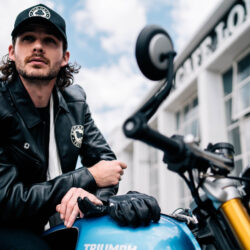 Triumph traz ao Brasil coleção em parceria com Ace Cafe