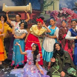 Espetáculo Frozen E Encanto Juntos em Férias Na Neve!