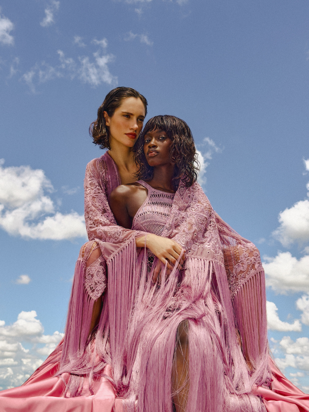 No momento, você está visualizando Para revelar a conexão entre moda e tecnologia, PatBo lança campanha”Once Upon a Time, PatBo Shot on Iphone”