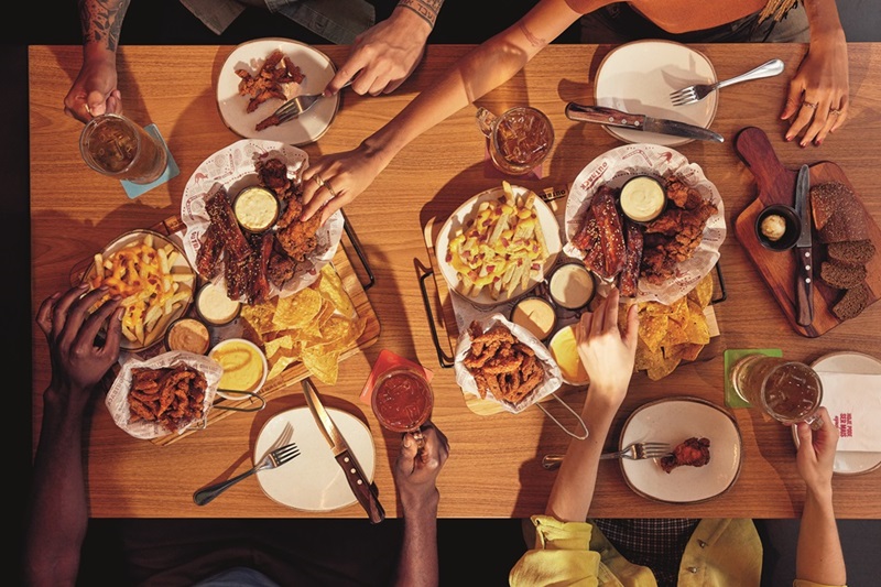 Você está visualizando atualmente Mais tempo para curtir o rodízio do Outback: marca amplia horário de sua icônica oferta durante a semana